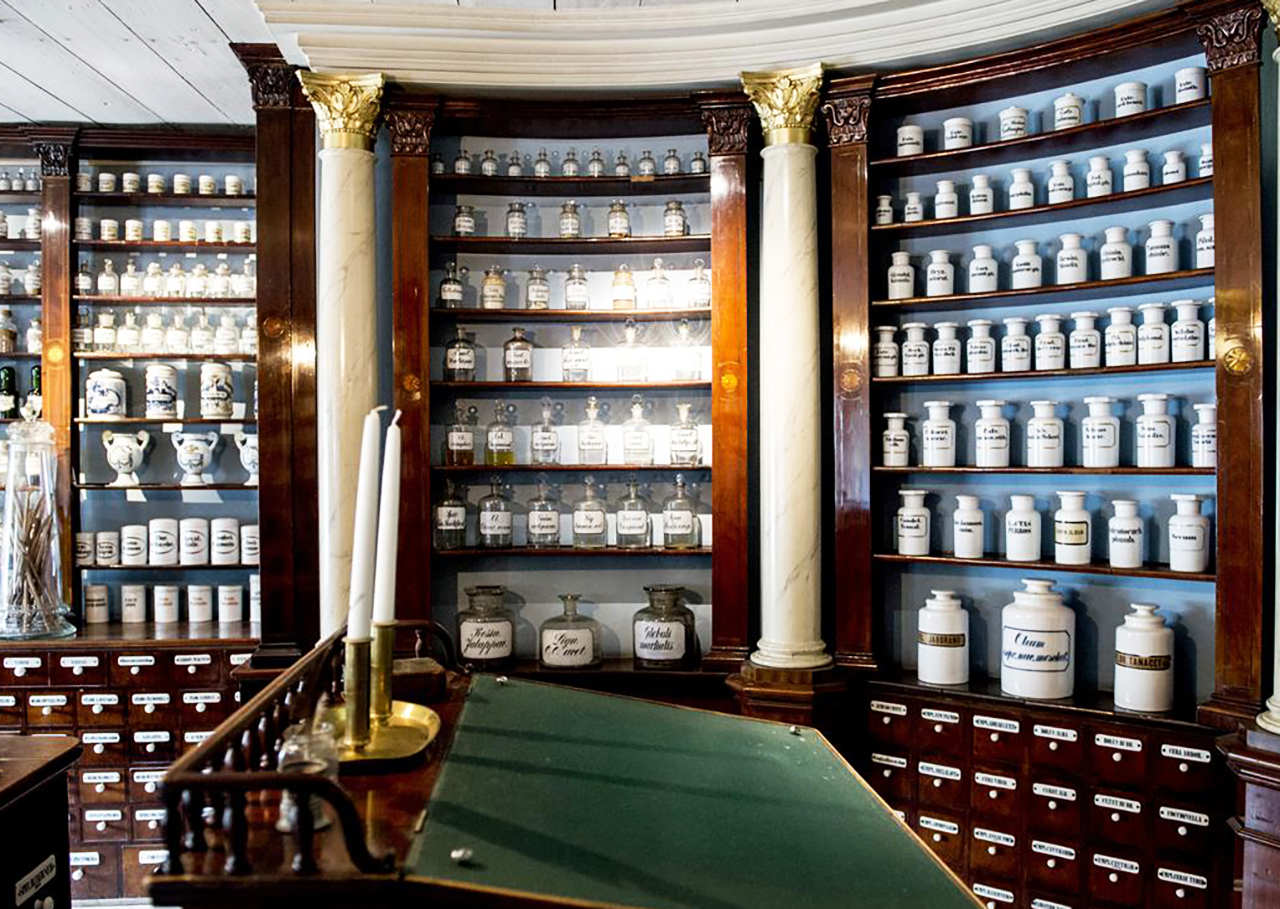 Apteekkimuseon ja Qwenselin talon kuva, lääketieteen ja farmasian museot Suomessa Apteekkimuseon ja Qwenselin talon kuva, lääketieteen ja farmasian museot Suomessa